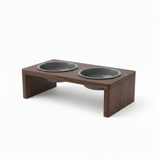 Variant 1 – Natural Oak elevated pet feeder with white ceramic bowls